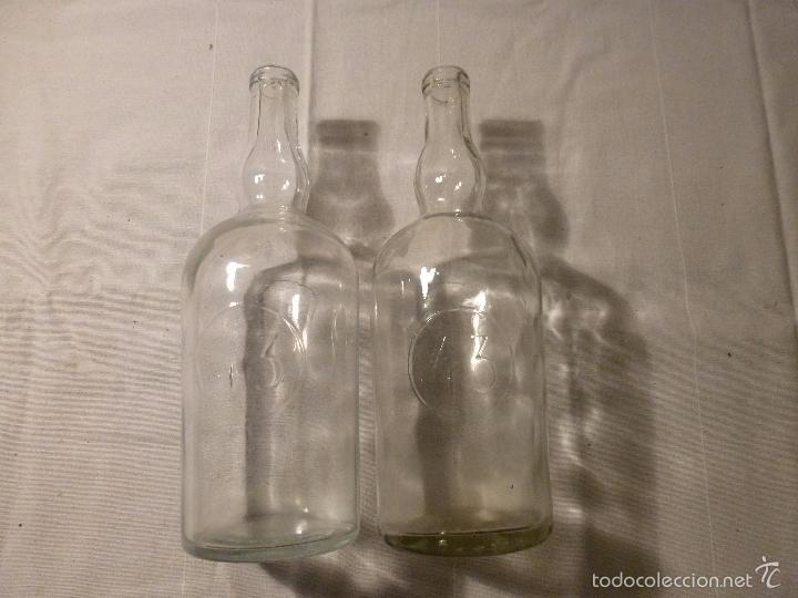 Vintage: dos botellas de cristal - Foto 1