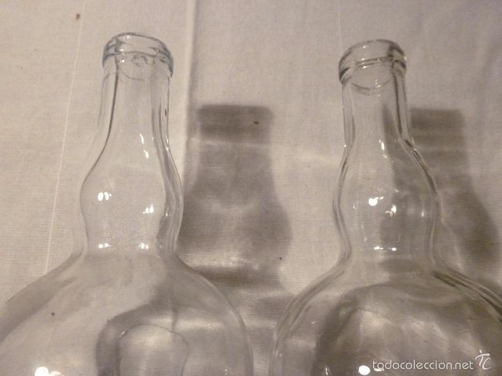 Vintage: dos botellas de cristal - Foto 2