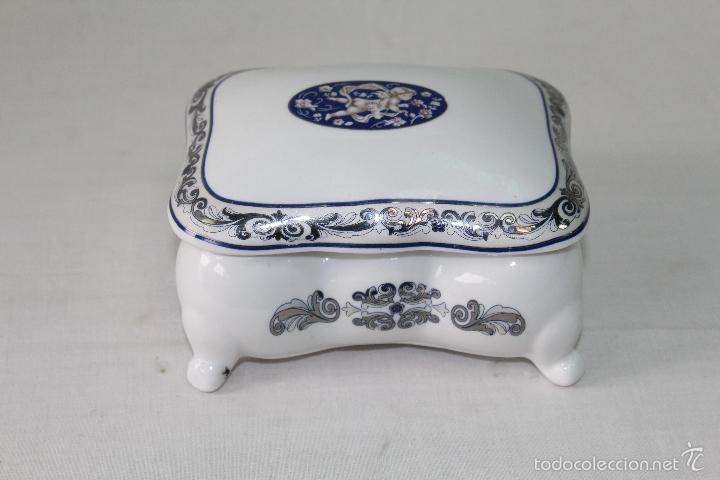 Vintage: caja joyero en porcelana con dibujos en plata