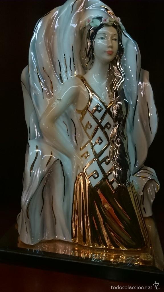 Vintage: Figura fabricada a mano y ba&ntilde;o de oro de 24kt.
