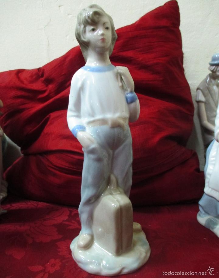 Vintage: PORMAN. FIGURA DE PORCELANA. JOVEN CON MALETA. VIAJERO. 26 CM.
