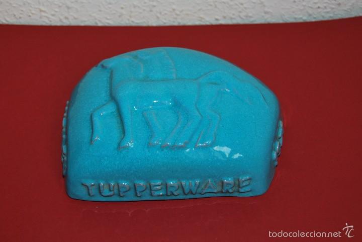 Vintage: FIGURA DE CER&Aacute;MICA - 25 ANIVERSARIO DE TUPPERWARE - 1971 - CABALLOS