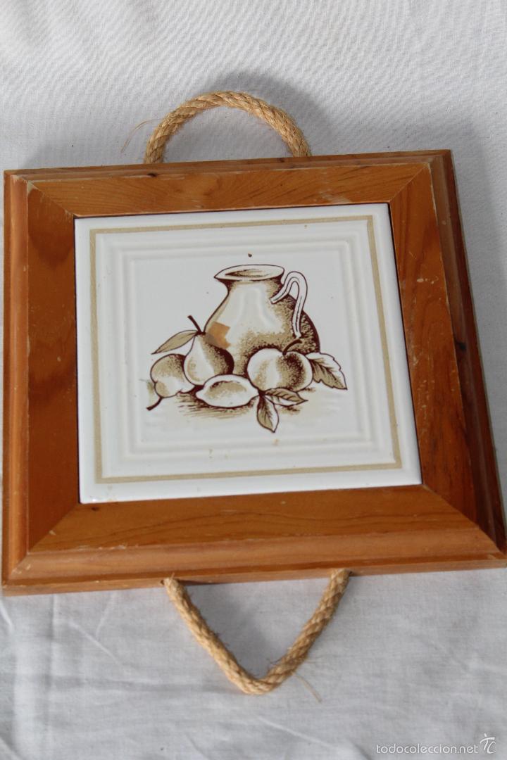 Vintage: azulejo en ceramica decorada con marco de madera