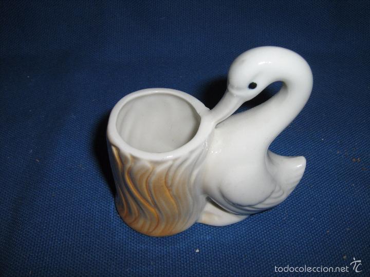 Vintage: PALILLERO DE PORCELANA EN FORMA DE CISNE O PELICANO A&Ntilde;OS 80