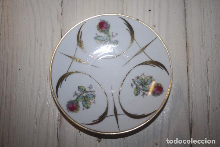 Vintage: Antiguo plato de porcelana con motivos florales