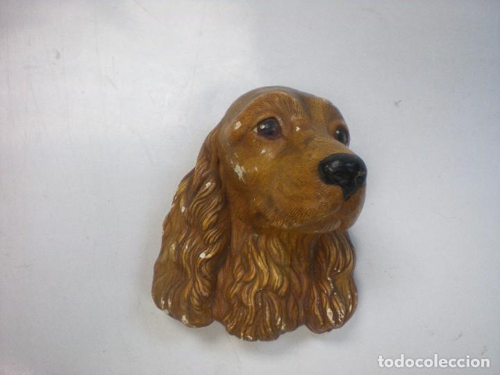 Vintage: cabeza de perro en escayola pintado a mano para colgar 9x11x8cm
