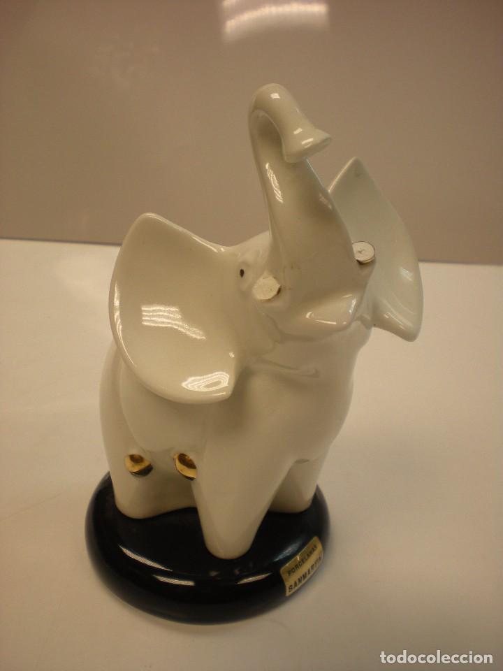 Vintage: elefante en porcelana sin colmillos. Porcelanas san mart&iacute;n  11x11x22cm
