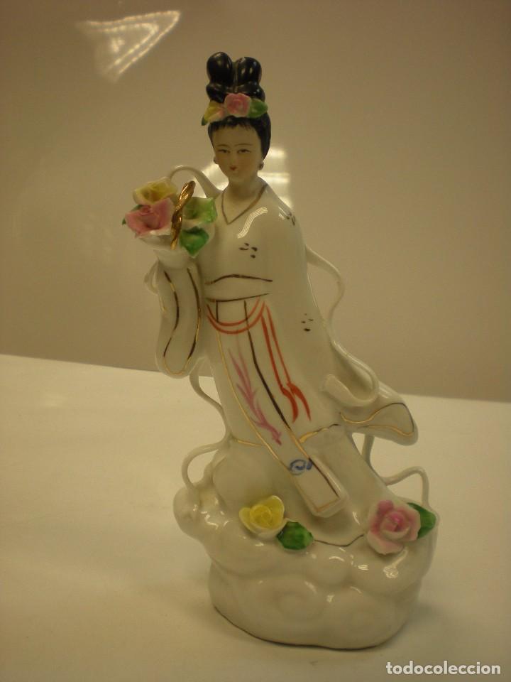 Vintage: porcelana de se&ntilde;ora oriental con cesto 9x8x24cm