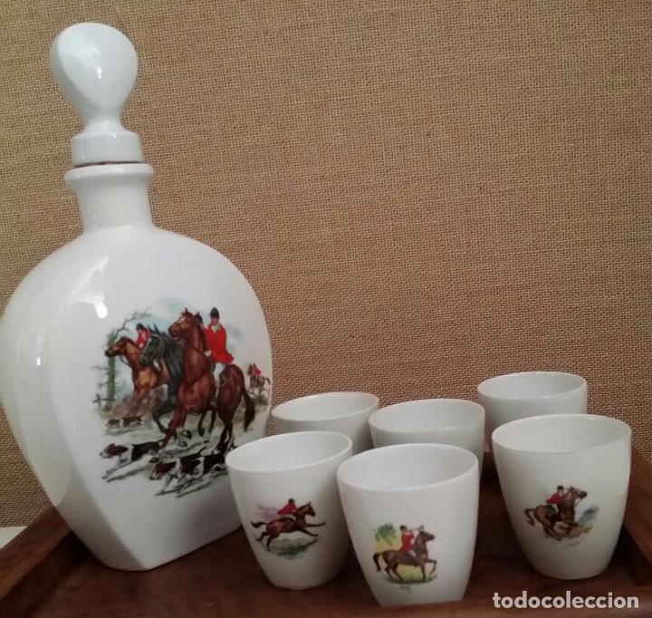 Vintage: BOTELLA PORCELANA DE LIMOGES HUNTING Y CINCO VASITOS