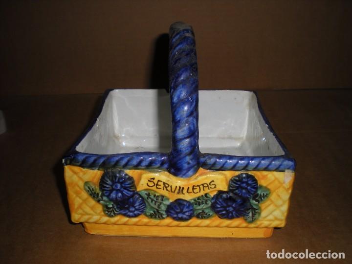 Vintage: servilletero en cer&aacute;mica de talavera pintado a mano, 17x17x17cm