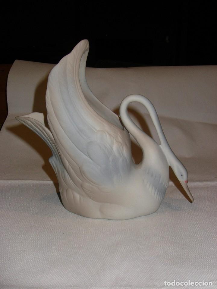 Vintage: Cisne florero de porcelana mate.