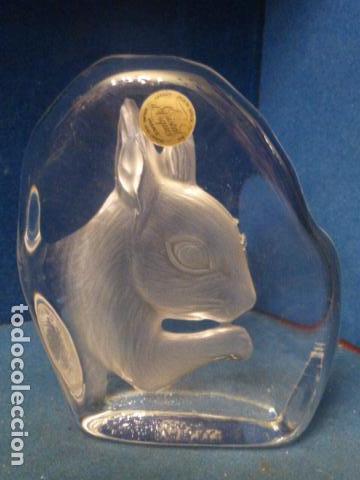 Vintage: FIGURA DE CONEJO TALLADO SOBRE PIEZA DE CRISTAL D&acute;ARQUES