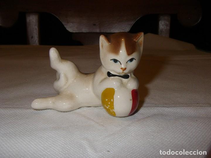 Vintage: Gato de porcelana 8,5 x 6 cm.