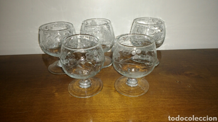 Vintage: Cinco bonitas copas de licor. 7 cms - Foto 1