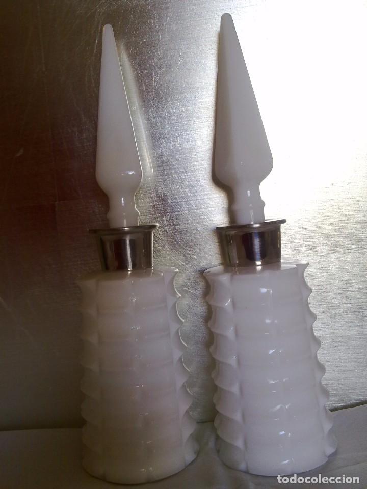 Vintage: PERFUMEROS DE CRISTAL OPALINA JUEGO DE TOCADOR - Foto 1