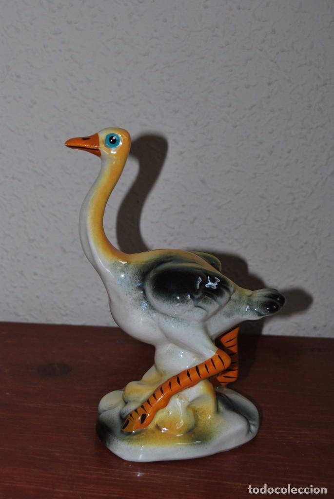 Vintage: AVESTRUZ DE PORCELANA - PINTADA A MANO - A&Ntilde;OS 60
