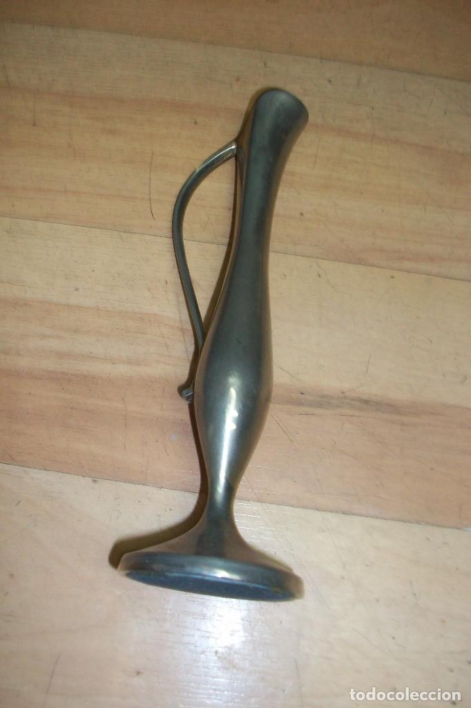 Vintage: ANTIGUO FLORERO DE METAL - Foto 2