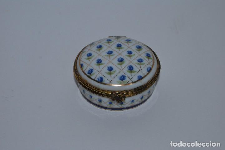 Vintage: PEQUE&Ntilde;A CAJA DE PORCELANA - PASTILLERO - CAJITA