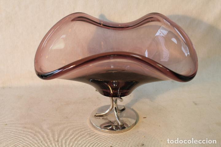 Vintage: centro de mesa frutero en cristal rosa y metal cromado