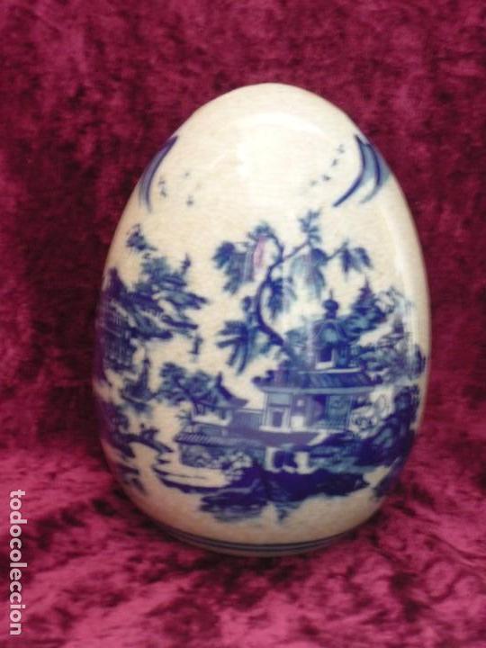 Vintage: PORCELANA ORIENTAL ANTIGUA. EN FORMA DE HUEVO. ALTO 18CM DIAMETRO 40CM.
