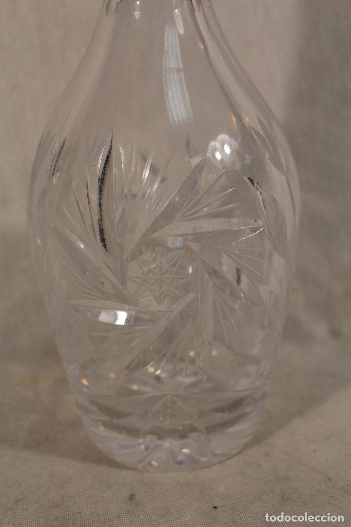 Vintage: botella licorera en cristal tallado - Foto 2