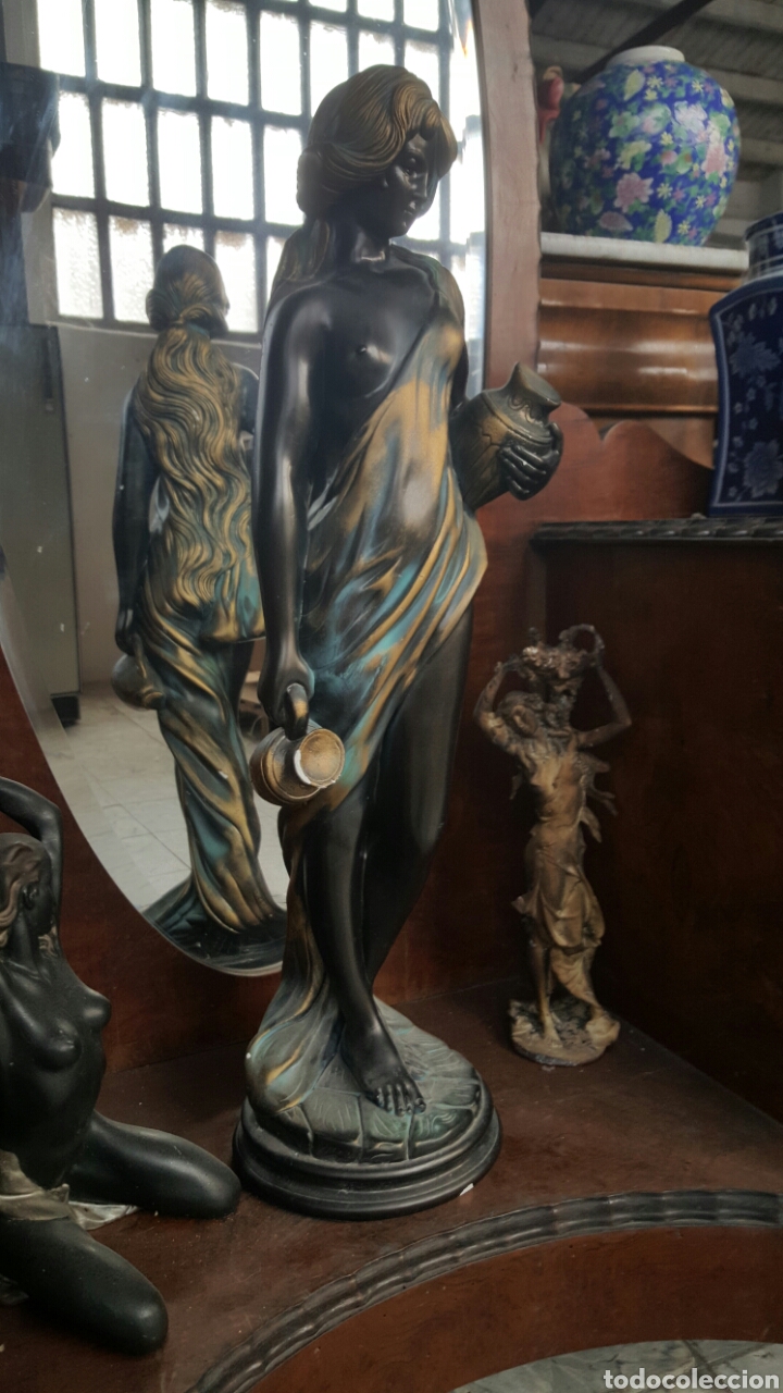 Vintage: Gran figura de escayola policromada, dama con jarra. 76cm