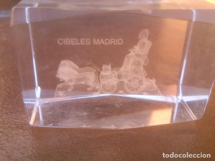 Vintage: PRECIOSA FIGURA, CUBO, DADO, CRISTAL SERIGRAFIADO,  MADRID, CIBELES