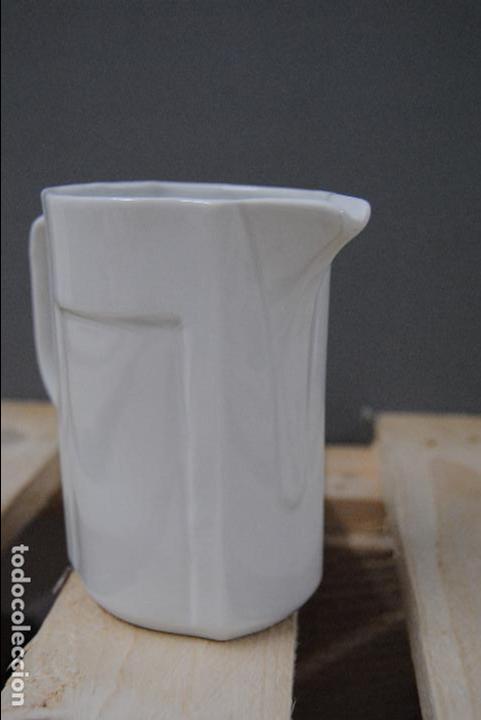Vintage: JARRA PARA LECHE DE PORCELANA