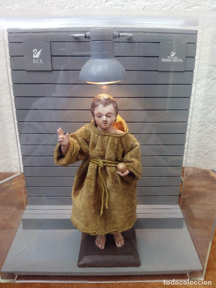 Vintage: Vitrina de la casa Swarovski para cualquier tipo de pieza con luz zenital.