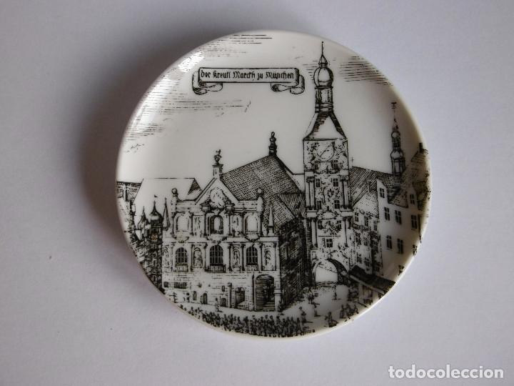 Vintage: Peque&ntilde;o plato decorativo recuerdo de Munich ilustrado con la obra de Michael Wening