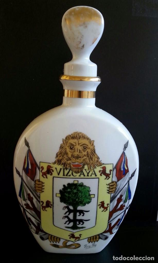 Vintage: Botella co&ntilde;ac brandy de porcelana pintada a mano firma Puig Pey. Vizkaya