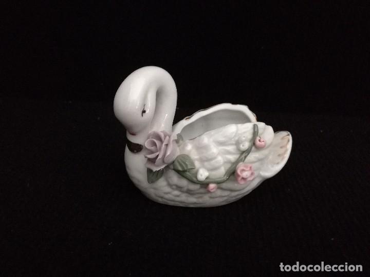Vintage: Figura de porcelana cisne. A&ntilde;os 80.