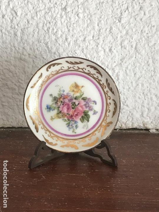 Vintage: BONITO PLATO PINTADO A MANO, FIRMADO.