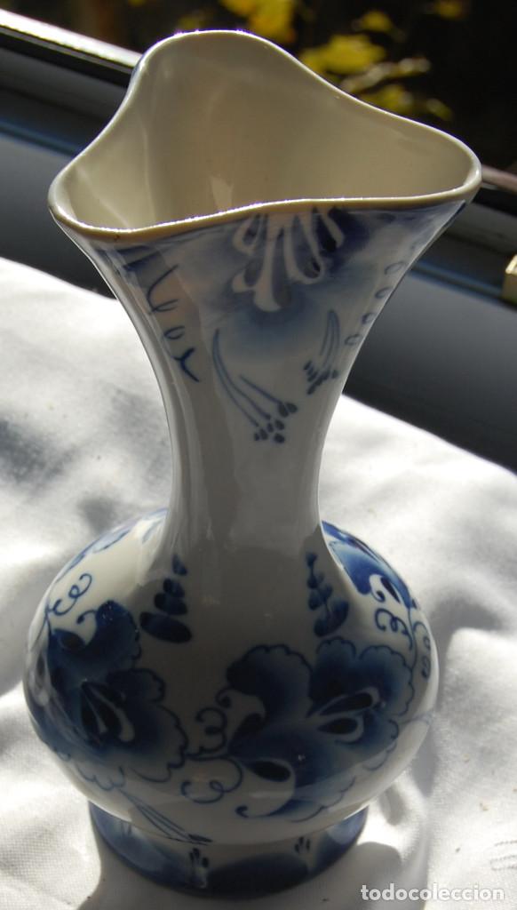 Vintage: Jarr&oacute;n con boca de tres lados. Porcelana Holandesa pintado a mano.