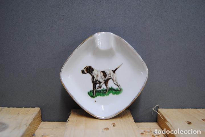 Vintage: CENICERO CON PERRO DE PORCELANA DE MANISES