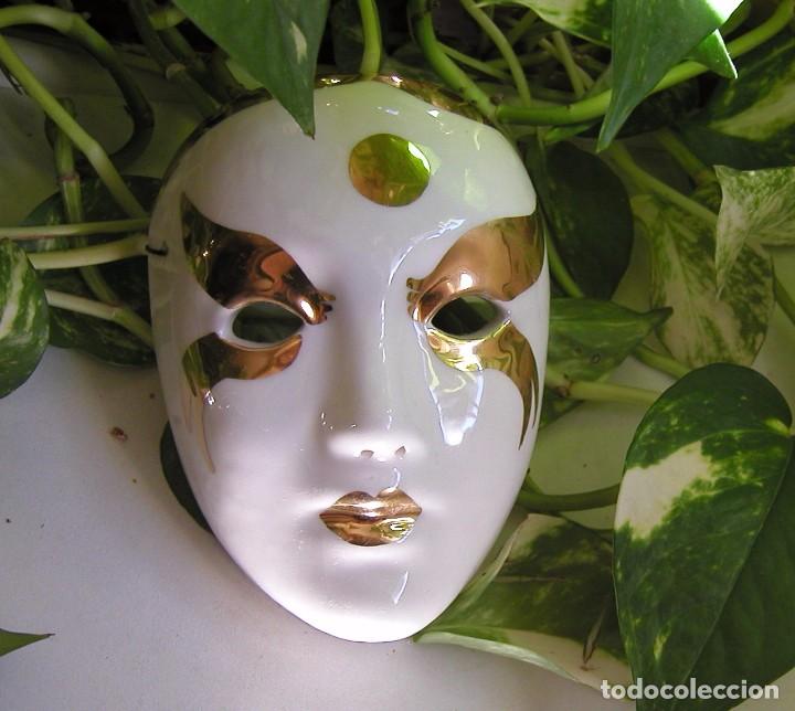 Vintage: PRECIOSA MASCARA DE PORCELANA ESMALTADA CON DECORACI&Oacute;N ORO DE LEY REALIZADO A MANO D&Eacute;CADA DE LOS 80