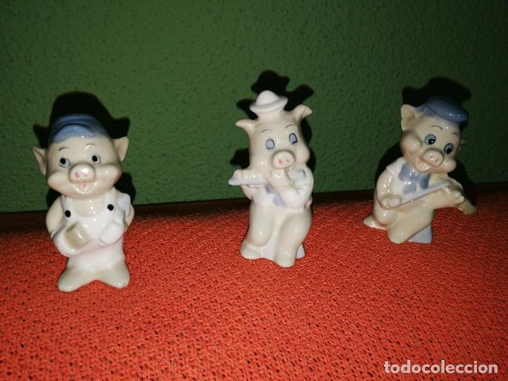 Vintage: LOTE DE LOS 3 CERDITOS FINA PORCELANA SELLADOS DISNEY PRODUCTIONS  A&Ntilde;OS 60/70 PINTADOS A MANO