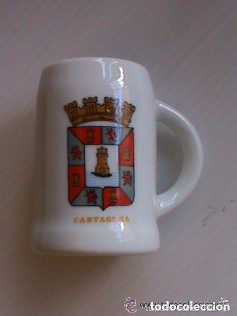 Vintage: JARRA DE CERAMICA DE CARTAGENA. CON CORONA MURAL. 6,5 cm. altura