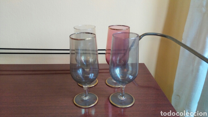 Vintage: Copas de color con remates dorados