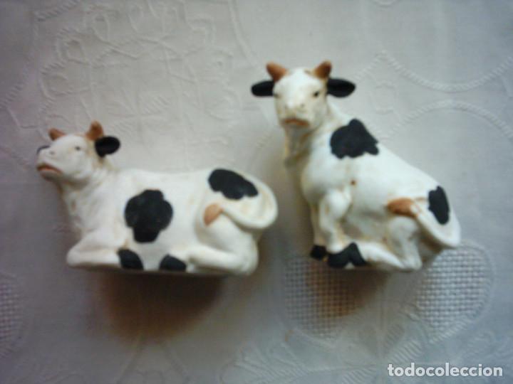 Vintage: JUEGO DE MESA PARA SAL Y PIMIENTA. SIA PORCELAIN. FINO MODELADO.