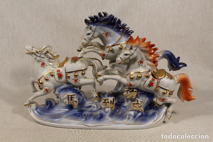 Vintage: figura de 3 caballos en porcelana