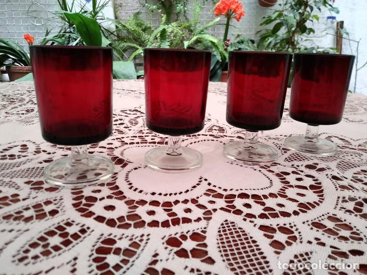 Vintage: 4 copas originales años 60 rojas rubí vintage diámetro 5 cm altura 9,2 cm IMPECABLE ESTADO - Foto 1 - 117446679