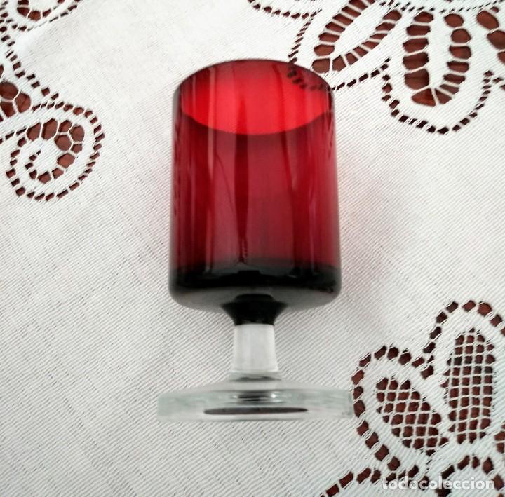 Vintage: 4 copas originales años 60 rojas rubí vintage diámetro 5 cm altura 9,2 cm IMPECABLE ESTADO - Foto 4 - 117446679