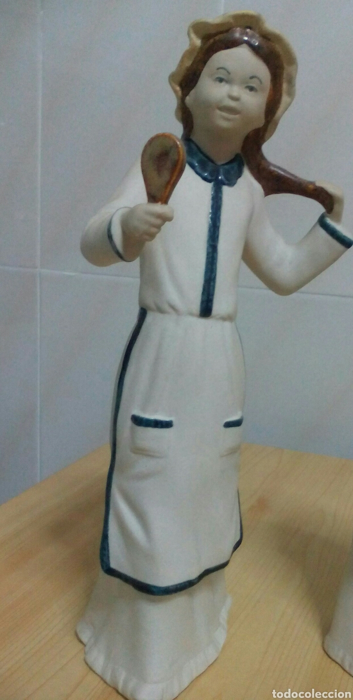 Vintage: FIGURA MUJER PEIN&Aacute;NDOSE. MARCA REX. VALENCIA.