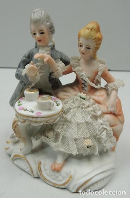 Vintage: Vintage Figura de Porcelana Pareja Tomando Te Bonitos Detalles Piezas de Colecci&oacute;n