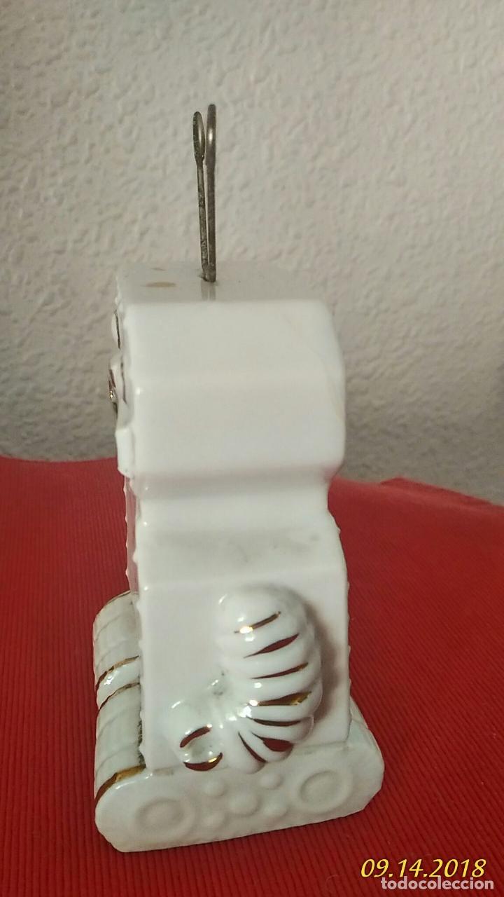 Vintage: Hucha de cer&aacute;mica. Forma de robot - Foto 5