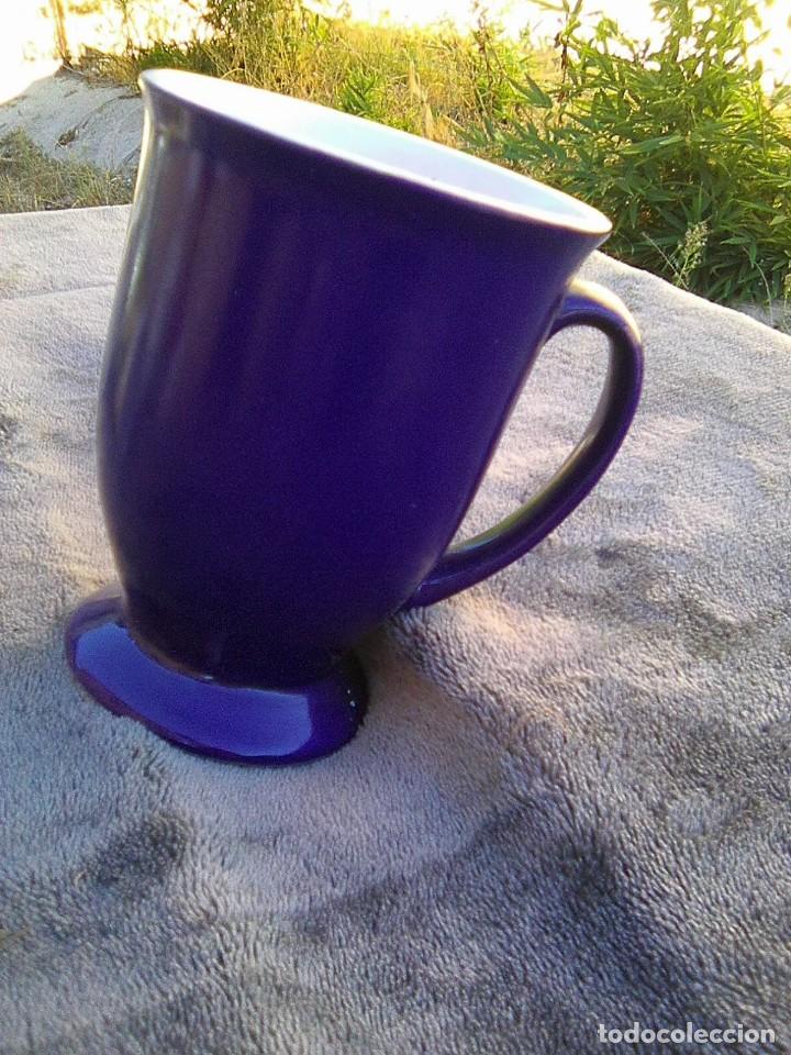 Vintage: Taza de caf&eacute; - ceramica a&ntilde;il y blanco - Antigua y preciosa