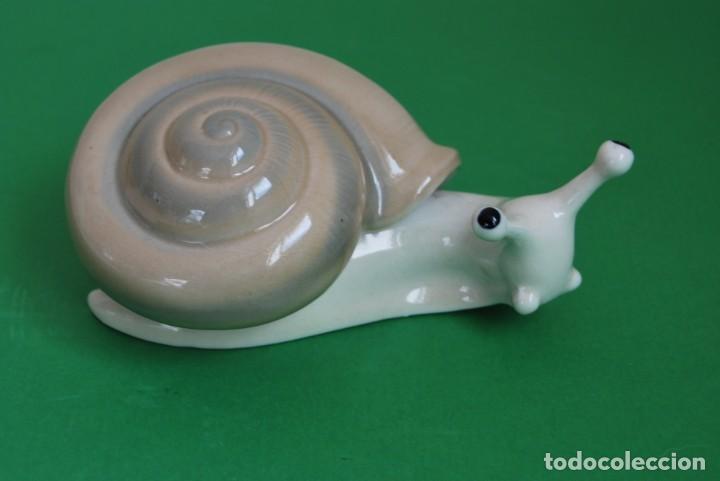 Vintage: CARACOL DE PORCELANA - FIGURA - A&Ntilde;OS 60