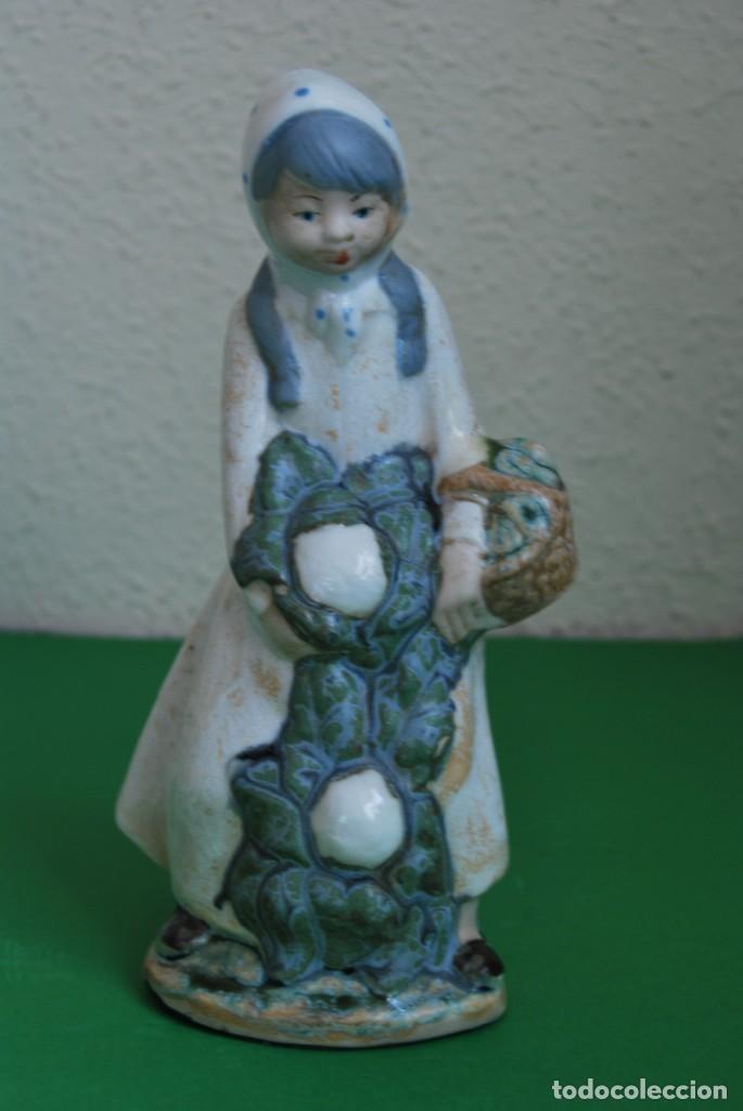 Vintage: FIGURA DE PORCELANA - MUJER CON VERDURAS - PORCELANA ART&Iacute;STICA LEVANTINA - A&Ntilde;OS 70