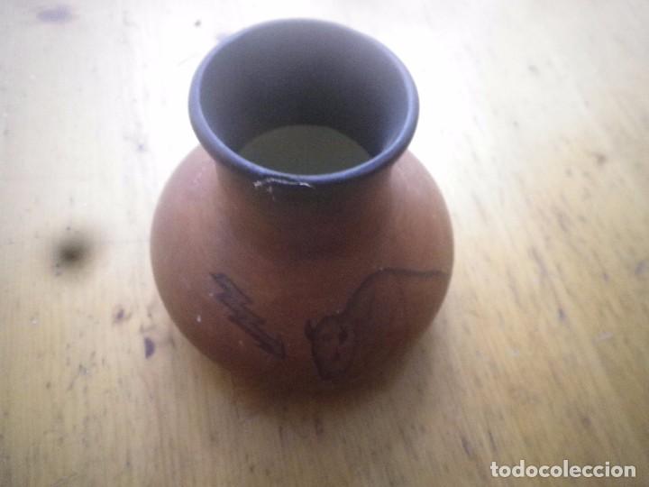 Vintage: FLORERO ANTIGUO  CON MOTIVOS  IND&Iacute;GENAS